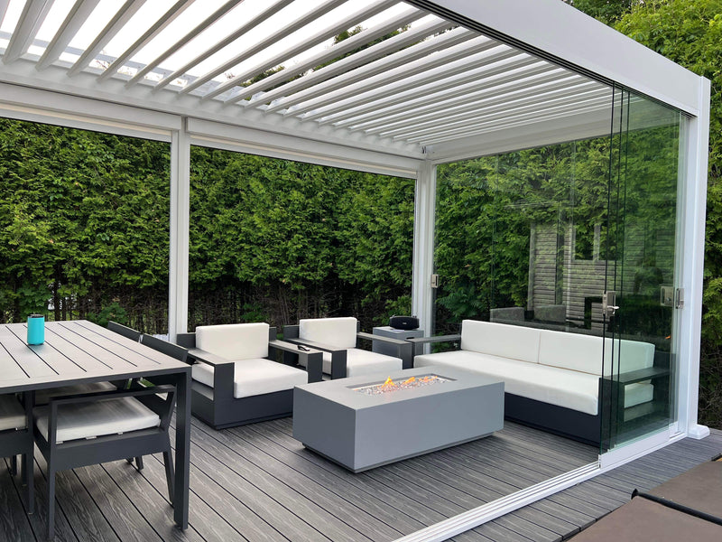 Three-season bioclimatic pergola with glass panels | Quebec, June 2023.