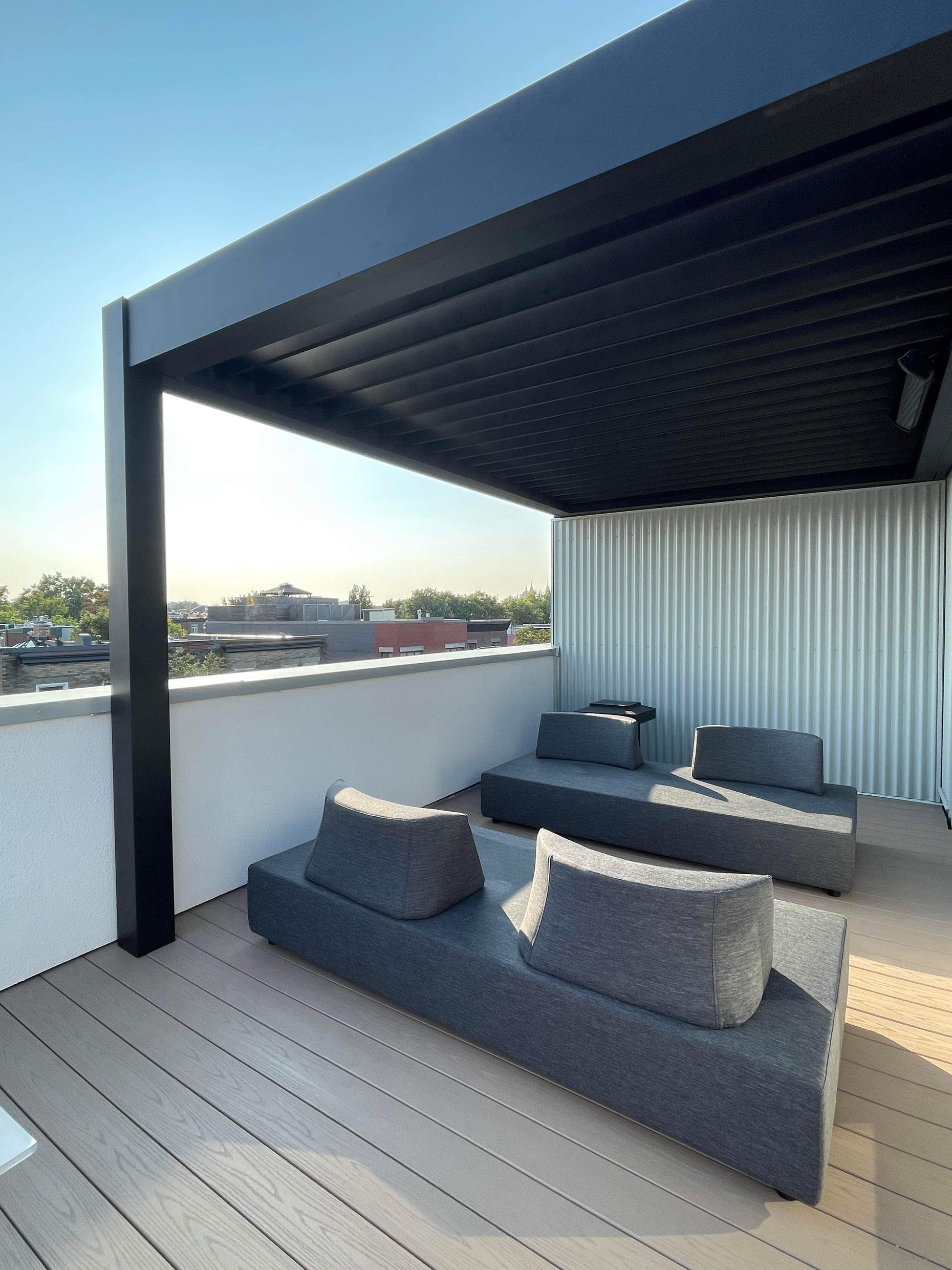 Contemporary pergola on urban patio Montreal, September 2023