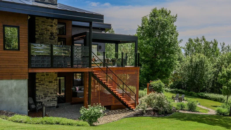 Capri bioclimatic pergola with side solar shades overlooking the St. Lawrence River