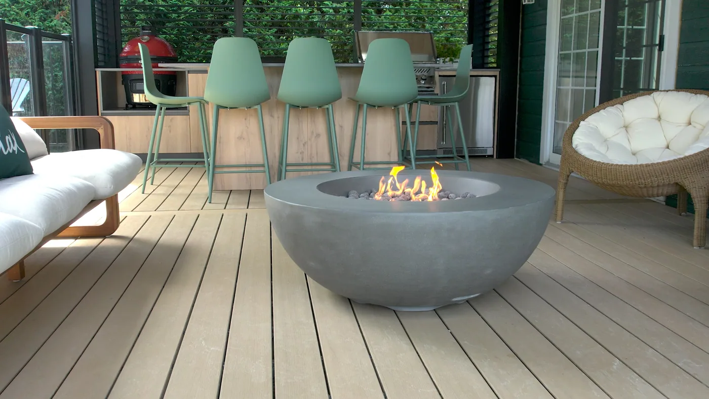 Outdoor gas fireplace on a terrace - Pergolas Signature