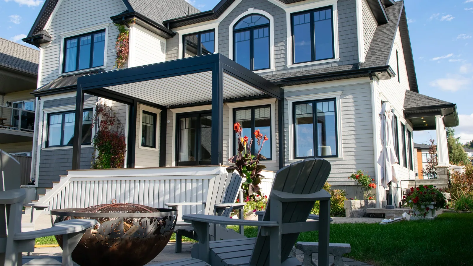 Capri bioclimatic pergola and outdoor shades facing the river winds in Rimouski